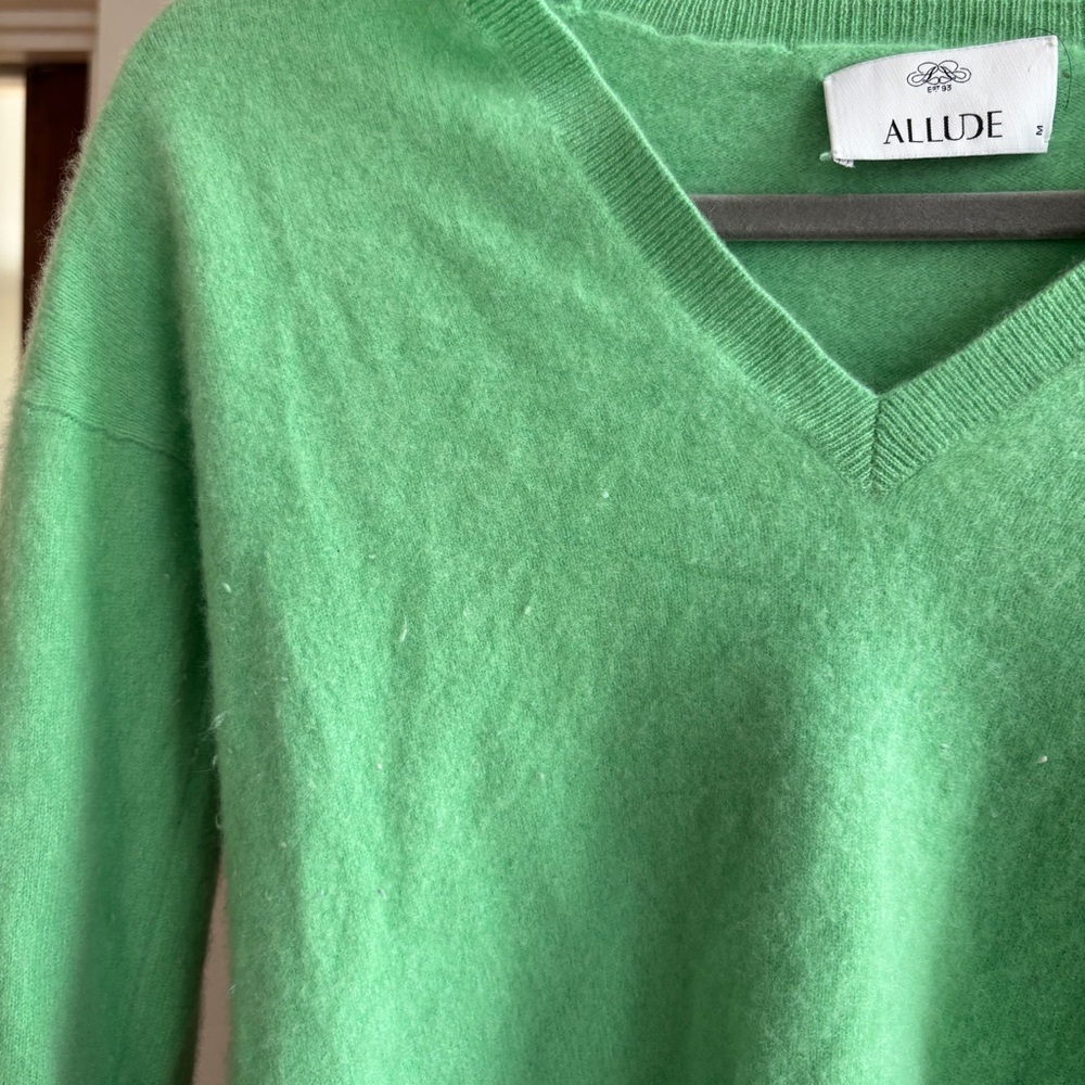 Allude Lime Green Cashmere V Neck Pullover Sweater Womens SZ Medium - Picture 3 of 6